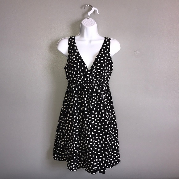 Old Navy Dresses & Skirts - Old Navy Polka Dot Dress M Black White V-Neck